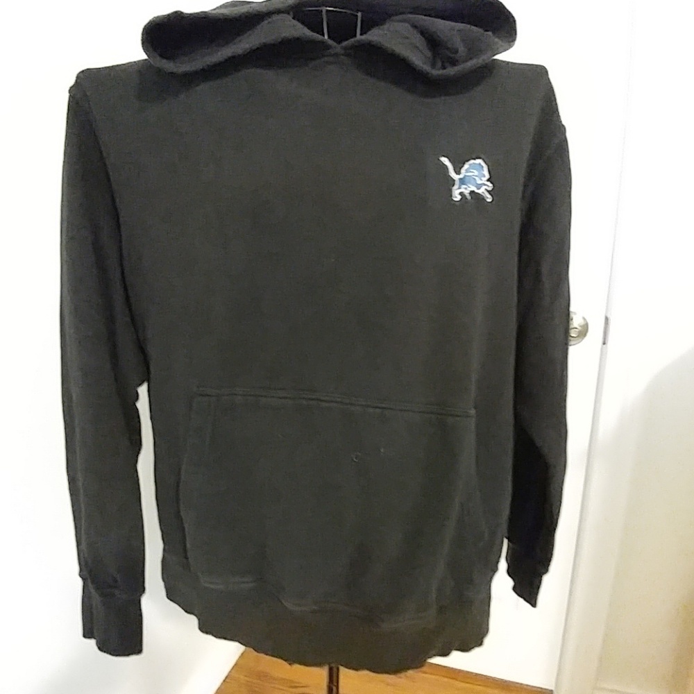 Detroit Lions hoodie.